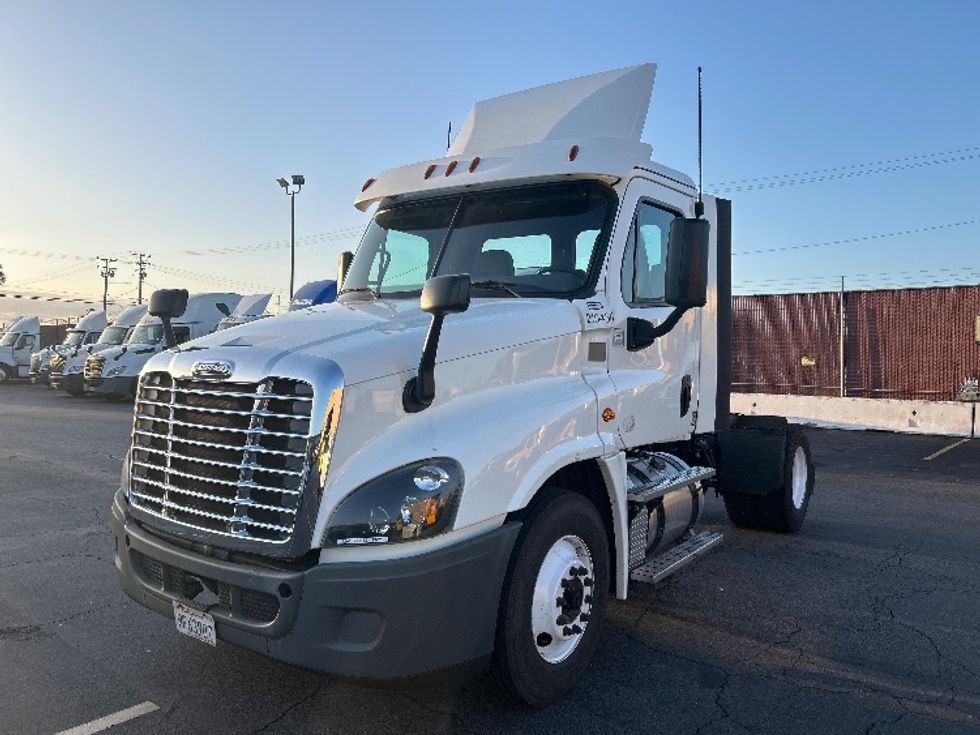 Day Cab Tractor-Heavy Duty Tractors-Freightliner-2019-Cascadia 12542ST-Torrance-CA-243,967\n\t\tmiles-$ 29,000 - Image 3
