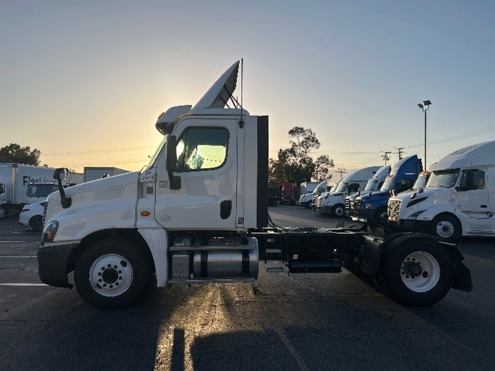 Day Cab Tractor-Heavy Duty Tractors-Freightliner-2019-Cascadia 12542ST-Torrance-CA-243,967\n\t\tmiles-$ 29,000 - Image 4