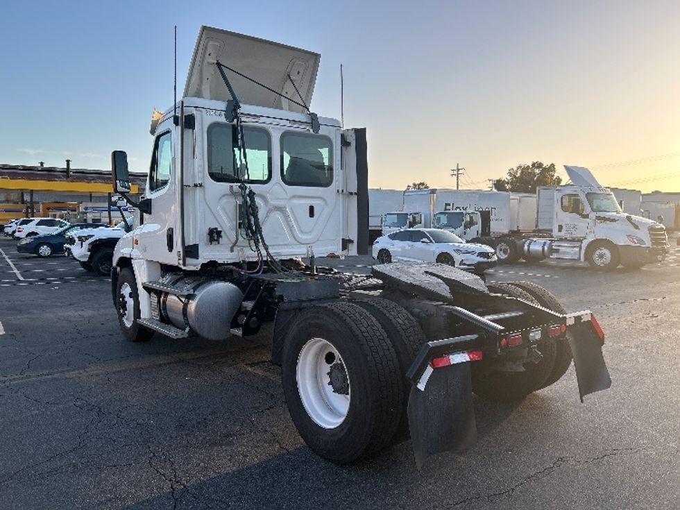 Day Cab Tractor-Heavy Duty Tractors-Freightliner-2019-Cascadia 12542ST-Torrance-CA-243,967\n\t\tmiles-$ 29,000 - Image 5