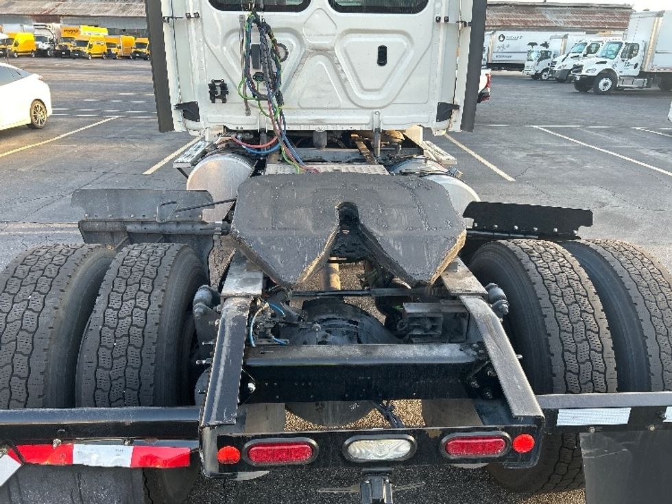 Day Cab Tractor-Heavy Duty Tractors-Freightliner-2019-Cascadia 12542ST-Torrance-CA-243,967\n\t\tmiles-$ 29,000 - Image 6