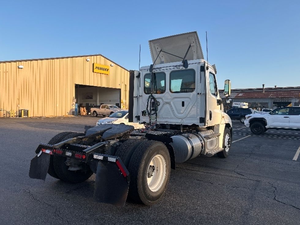 Day Cab Tractor-Heavy Duty Tractors-Freightliner-2019-Cascadia 12542ST-Torrance-CA-243,967\n\t\tmiles-$ 29,000 - Image 7