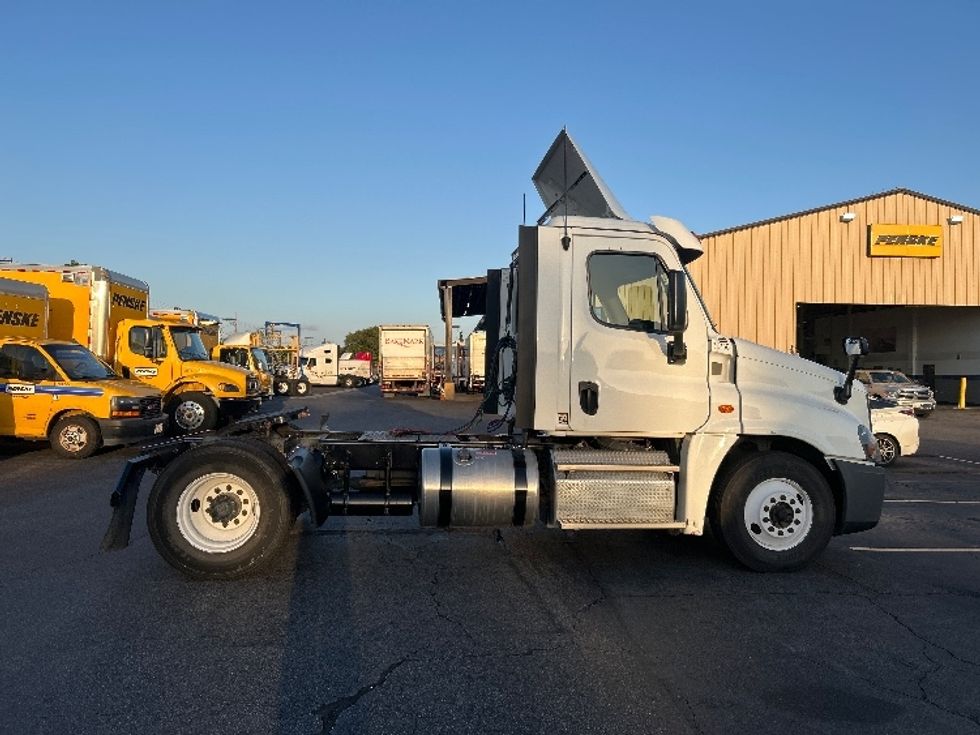 Day Cab Tractor-Heavy Duty Tractors-Freightliner-2019-Cascadia 12542ST-Torrance-CA-243,967\n\t\tmiles-$ 29,000 - Image 8