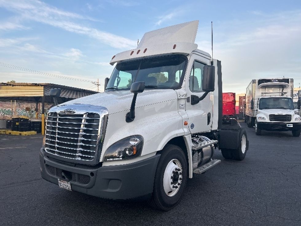 Day Cab Tractor-Heavy Duty Tractors-Freightliner-2019-Cascadia 12542ST-Torrance-CA-268,006\n\t\tmiles-$ 26,000 - Image 3
