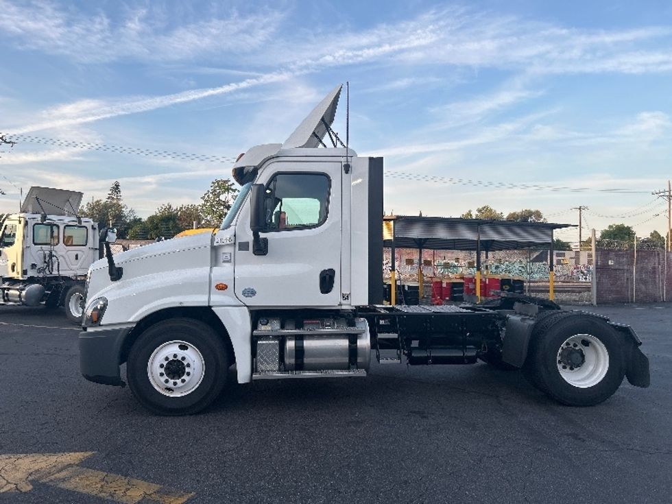 Day Cab Tractor-Heavy Duty Tractors-Freightliner-2019-Cascadia 12542ST-Torrance-CA-268,006\n\t\tmiles-$ 26,000 - Image 4