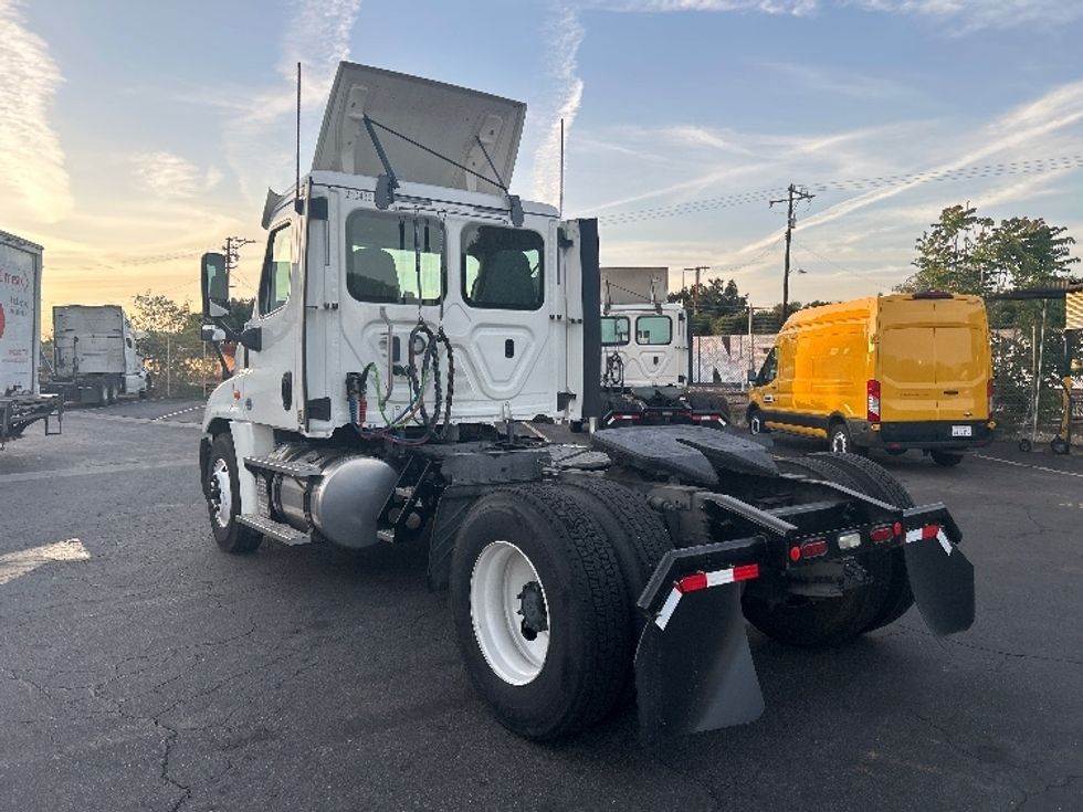 Day Cab Tractor-Heavy Duty Tractors-Freightliner-2019-Cascadia 12542ST-Torrance-CA-268,006\n\t\tmiles-$ 26,000 - Image 5
