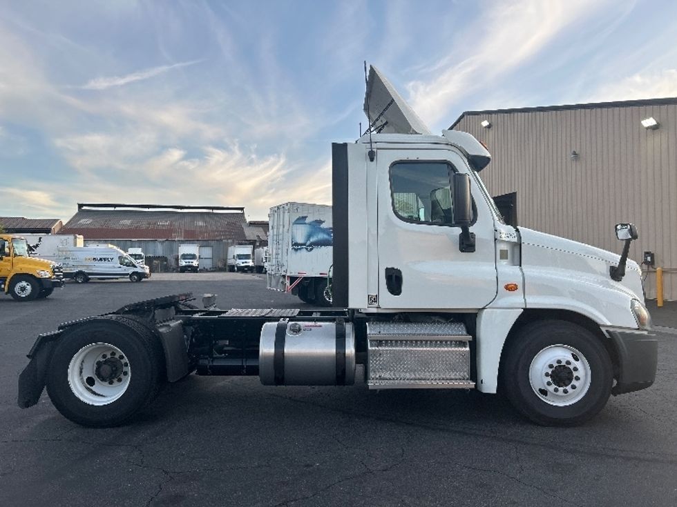 Day Cab Tractor-Heavy Duty Tractors-Freightliner-2019-Cascadia 12542ST-Torrance-CA-268,006\n\t\tmiles-$ 26,000 - Image 8
