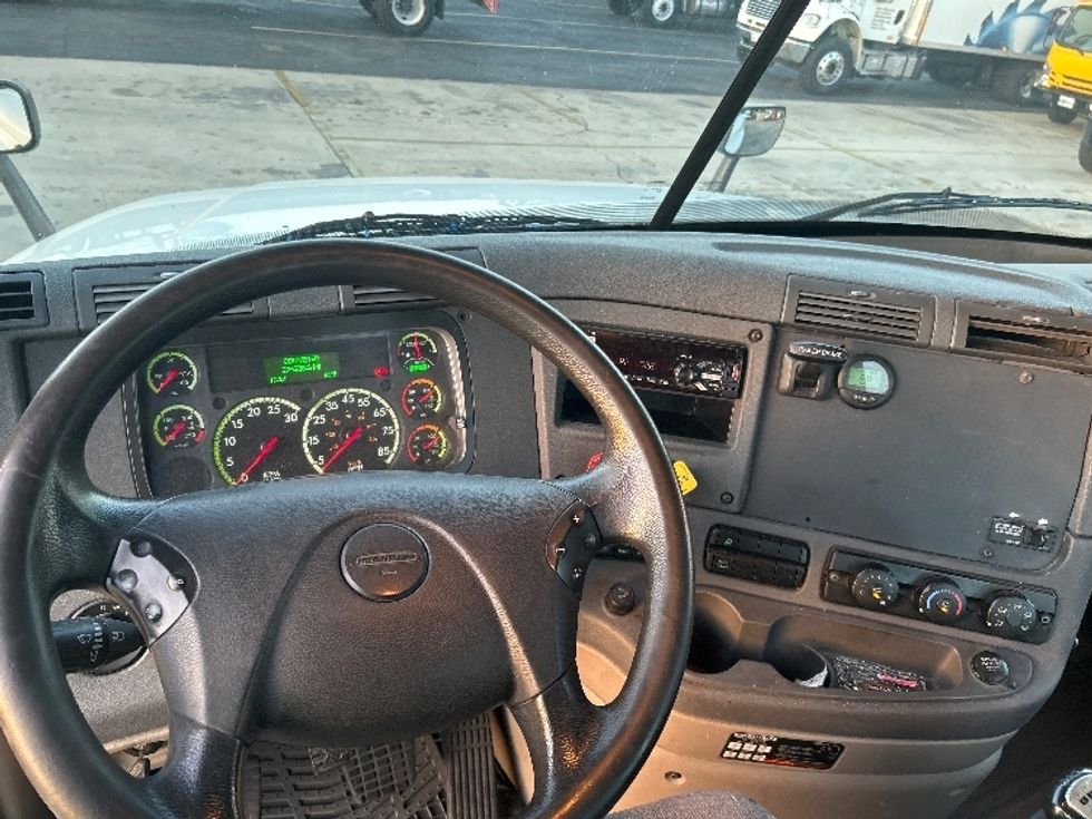 Day Cab Tractor-Heavy Duty Tractors-Freightliner-2019-Cascadia 12542ST-Torrance-CA-274,208\n\t\tmiles-$ 26,000 - Image 11
