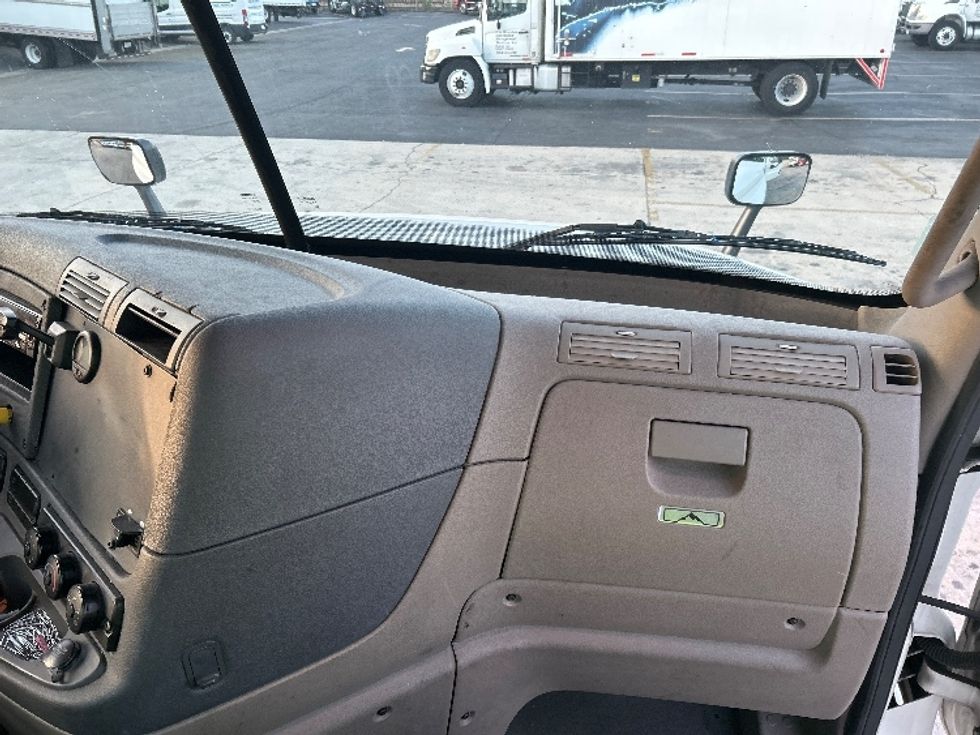 Day Cab Tractor-Heavy Duty Tractors-Freightliner-2019-Cascadia 12542ST-Torrance-CA-274,208\n\t\tmiles-$ 26,000 - Image 13