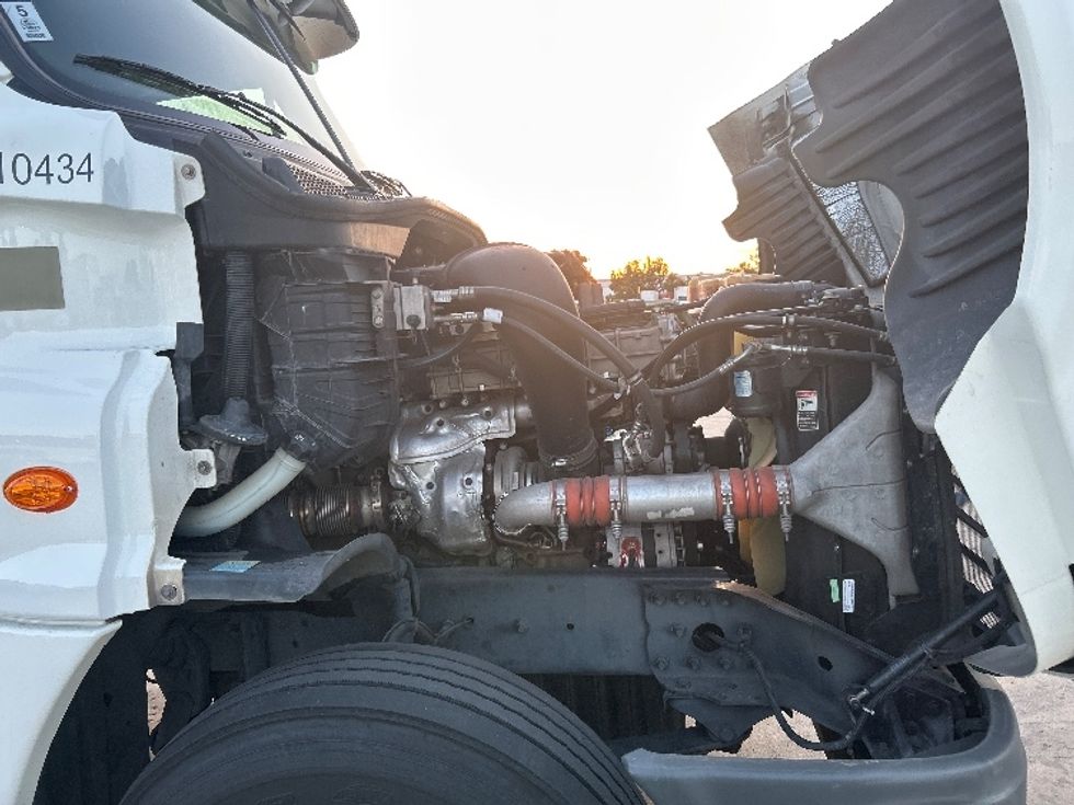 Day Cab Tractor-Heavy Duty Tractors-Freightliner-2019-Cascadia 12542ST-Torrance-CA-274,208\n\t\tmiles-$ 26,000 - Image 15