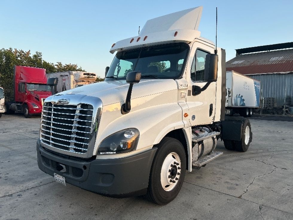 Day Cab Tractor-Heavy Duty Tractors-Freightliner-2019-Cascadia 12542ST-Torrance-CA-274,208\n\t\tmiles-$ 26,000 - Image 3
