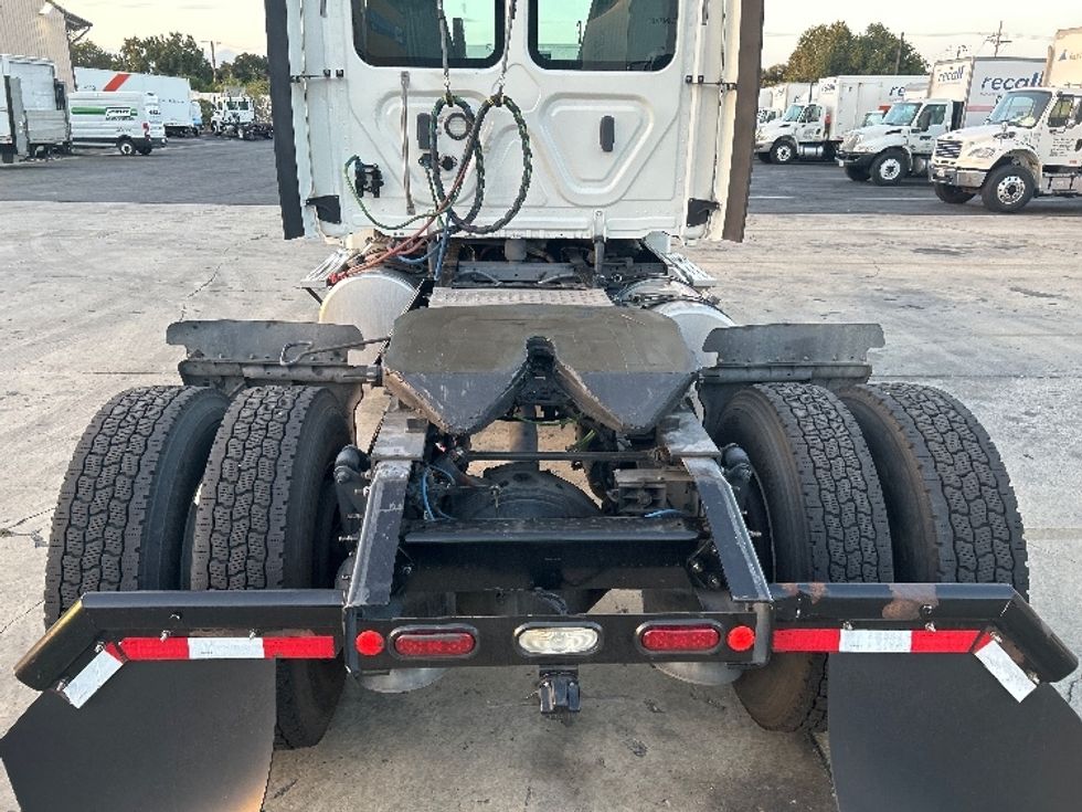 Day Cab Tractor-Heavy Duty Tractors-Freightliner-2019-Cascadia 12542ST-Torrance-CA-274,208\n\t\tmiles-$ 26,000 - Image 6
