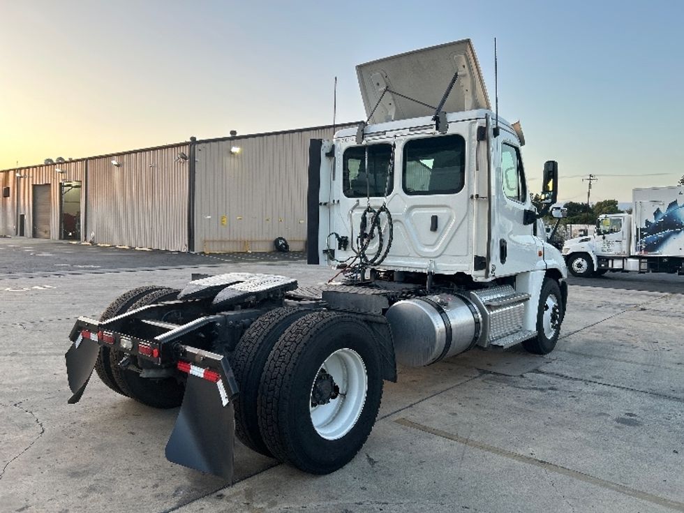 Day Cab Tractor-Heavy Duty Tractors-Freightliner-2019-Cascadia 12542ST-Torrance-CA-274,208\n\t\tmiles-$ 26,000 - Image 7