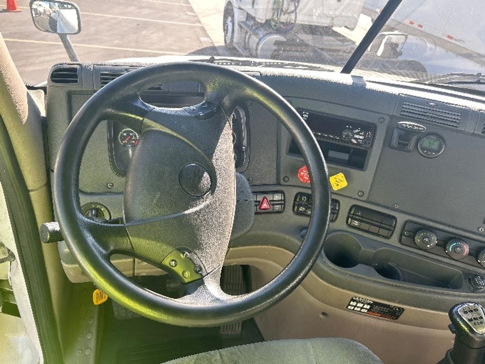 Day Cab Tractor-Heavy Duty Tractors-Freightliner-2019-Cascadia 12542ST-Torrance-CA-278,730\n\t\tmiles-$ 38,750 - Image 11