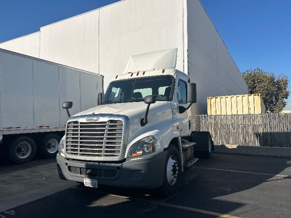 Day Cab Tractor-Heavy Duty Tractors-Freightliner-2019-Cascadia 12542ST-Torrance-CA-278,730\n\t\tmiles-$ 38,750 - Image 3