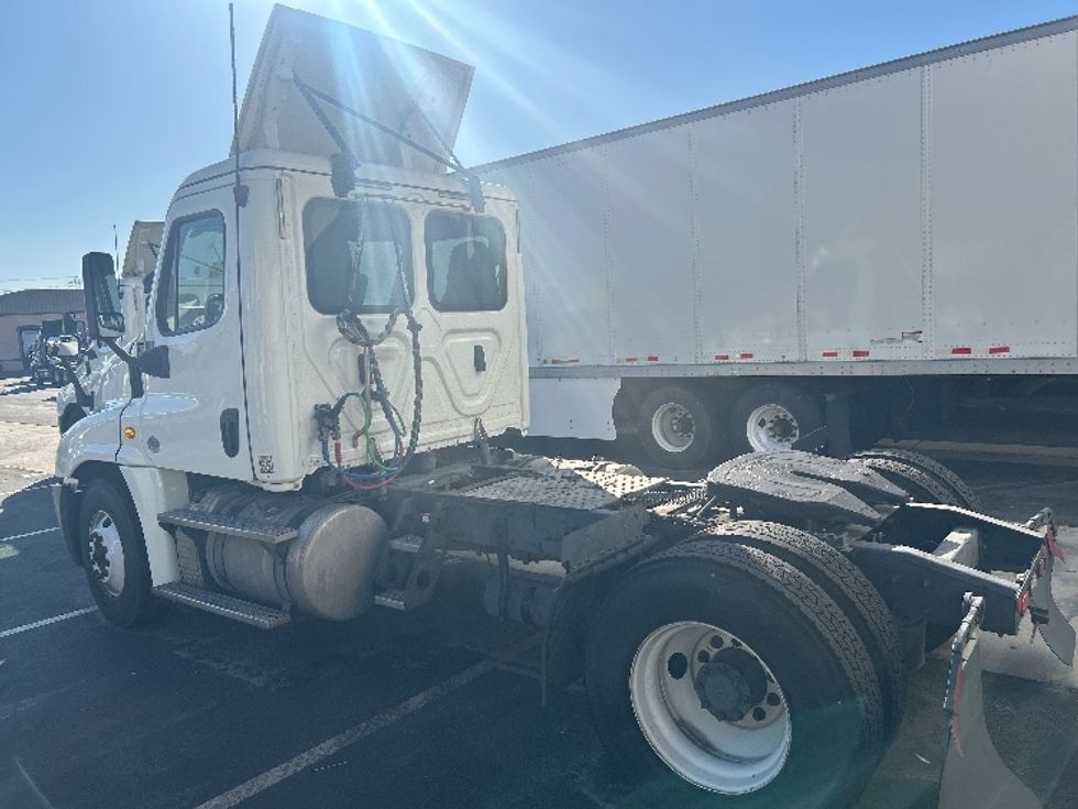 Day Cab Tractor-Heavy Duty Tractors-Freightliner-2019-Cascadia 12542ST-Torrance-CA-278,730\n\t\tmiles-$ 38,750 - Image 5