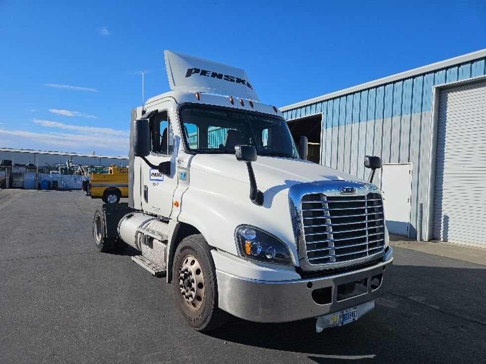 Day Cab Tractor-Heavy Duty Tractors-Freightliner-2019-Cascadia 12542ST-West Sacramento-CA-328,609\n\t\tmiles-$ 37,250 - Image 1