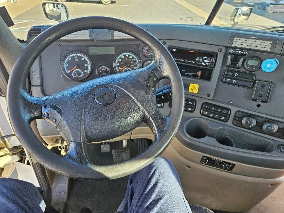 Day Cab Tractor-Heavy Duty Tractors-Freightliner-2019-Cascadia 12542ST-West Sacramento-CA-328,609\n\t\tmiles-$ 37,250 - Image 10