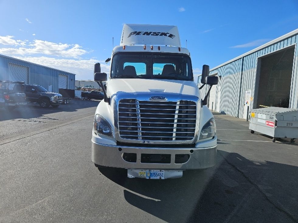 Day Cab Tractor-Heavy Duty Tractors-Freightliner-2019-Cascadia 12542ST-West Sacramento-CA-328,609\n\t\tmiles-$ 37,250 - Image 2