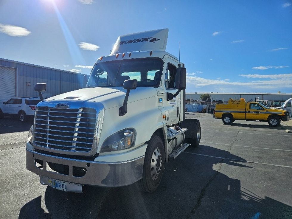 Day Cab Tractor-Heavy Duty Tractors-Freightliner-2019-Cascadia 12542ST-West Sacramento-CA-328,609\n\t\tmiles-$ 37,250 - Image 3
