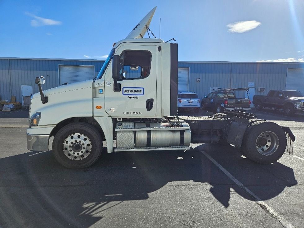 Day Cab Tractor-Heavy Duty Tractors-Freightliner-2019-Cascadia 12542ST-West Sacramento-CA-328,609\n\t\tmiles-$ 37,250 - Image 4
