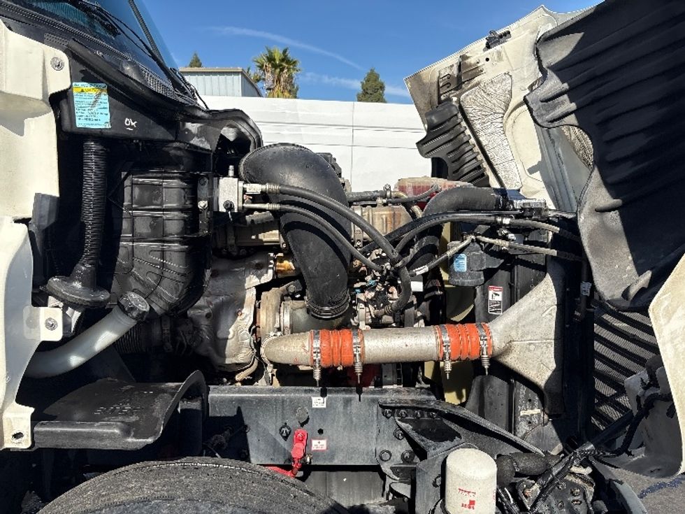 Day Cab Tractor-Heavy Duty Tractors-Freightliner-2019-Cascadia 12542ST-West Sacramento-CA-403,656\n\t\tmiles-$ 31,250 - Image 12