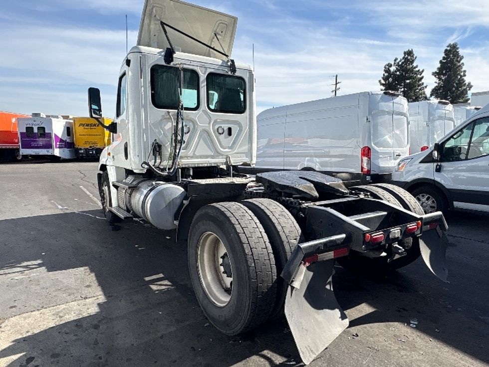 Day Cab Tractor-Heavy Duty Tractors-Freightliner-2019-Cascadia 12542ST-West Sacramento-CA-403,656\n\t\tmiles-$ 31,250 - Image 5