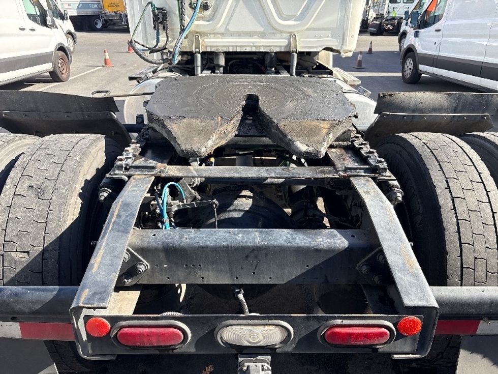 Day Cab Tractor-Heavy Duty Tractors-Freightliner-2019-Cascadia 12542ST-West Sacramento-CA-403,656\n\t\tmiles-$ 31,250 - Image 6