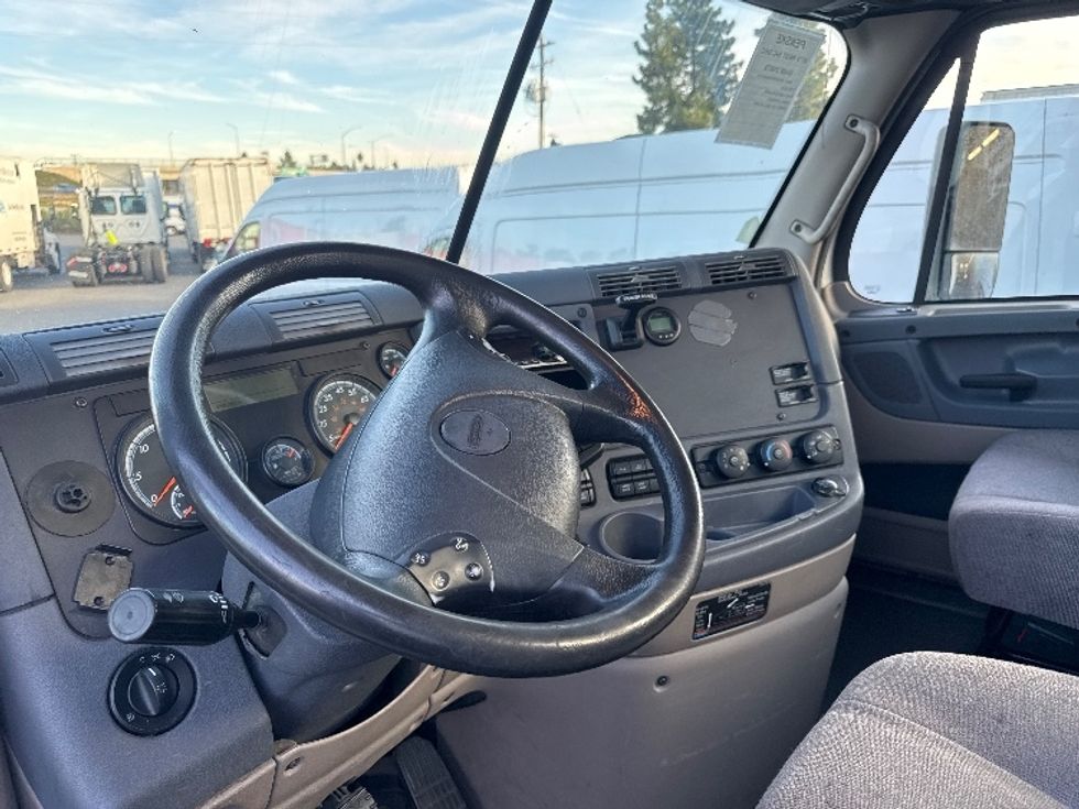 Day Cab Tractor-Heavy Duty Tractors-Freightliner-2019-Cascadia 12542ST-West Sacramento-CA-444,912\n\t\tmiles-$ 29,000 - Image 10
