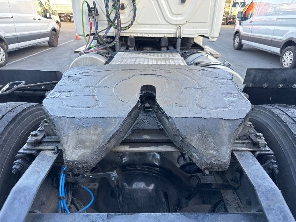 Day Cab Tractor-Heavy Duty Tractors-Freightliner-2019-Cascadia 12542ST-West Sacramento-CA-444,912\n\t\tmiles-$ 29,000 - Image 6