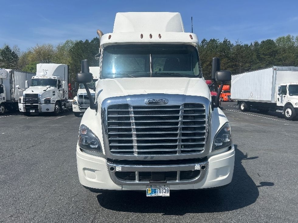 Day Cab Tractor-Heavy Duty Tractors-Freightliner-2019-Cascadia 12542ST-Winston Salem-NC-409,499\n\t\tmiles-$ 31,250 - Image 2