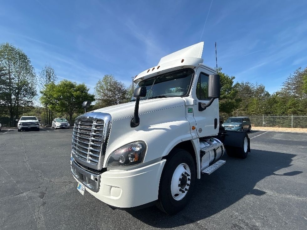Day Cab Tractor-Heavy Duty Tractors-Freightliner-2019-Cascadia 12542ST-Winston Salem-NC-409,499\n\t\tmiles-$ 31,250 - Image 3