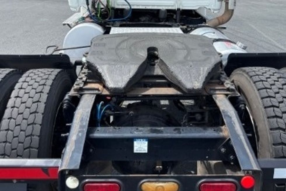 Day Cab Tractor-Heavy Duty Tractors-Freightliner-2019-Cascadia 12542ST-Winston Salem-NC-409,499\n\t\tmiles-$ 31,250 - Image 6