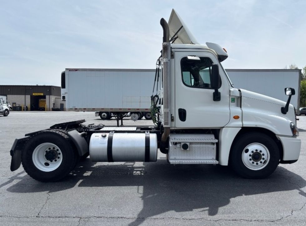 Day Cab Tractor-Heavy Duty Tractors-Freightliner-2019-Cascadia 12542ST-Winston Salem-NC-409,499\n\t\tmiles-$ 31,250 - Image 8