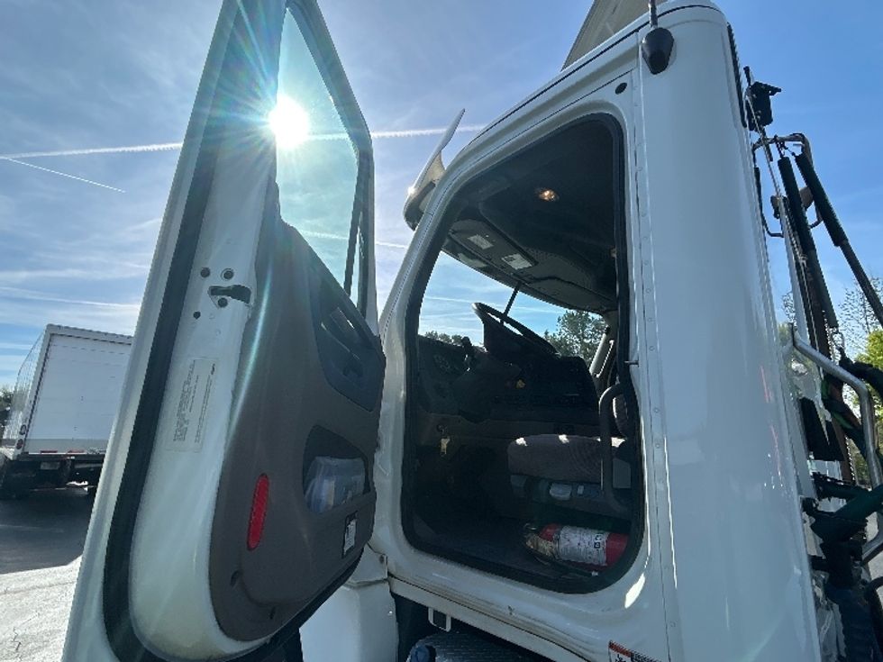 Day Cab Tractor-Heavy Duty Tractors-Freightliner-2019-Cascadia 12542ST-Winston Salem-NC-409,499\n\t\tmiles-$ 31,250 - Image 9