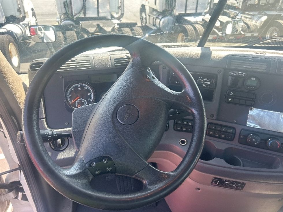 Day Cab Tractor-Heavy Duty Tractors-Freightliner-2019-Cascadia 12542ST-Winston Salem-NC-419,506\n\t\tmiles-$ 27,500 - Image 11