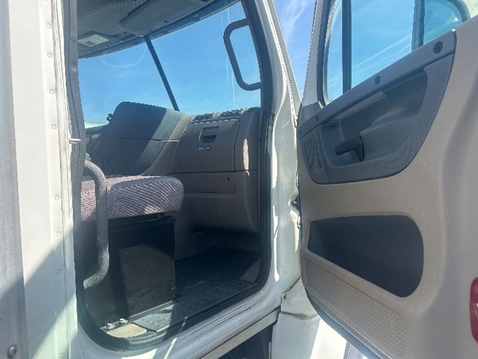 Day Cab Tractor-Heavy Duty Tractors-Freightliner-2019-Cascadia 12542ST-Winston Salem-NC-419,506\n\t\tmiles-$ 27,500 - Image 12