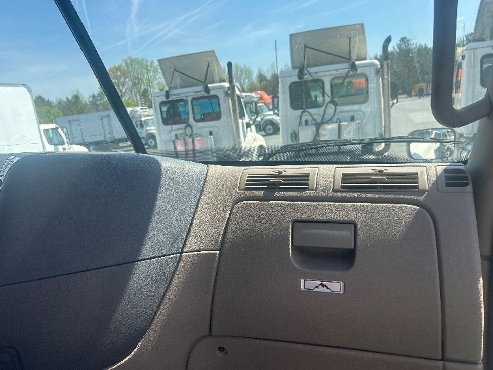 Day Cab Tractor-Heavy Duty Tractors-Freightliner-2019-Cascadia 12542ST-Winston Salem-NC-419,506\n\t\tmiles-$ 27,500 - Image 13