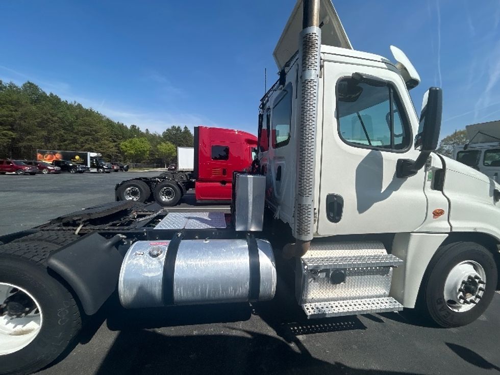 Day Cab Tractor-Heavy Duty Tractors-Freightliner-2019-Cascadia 12542ST-Winston Salem-NC-419,506\n\t\tmiles-$ 27,500 - Image 8