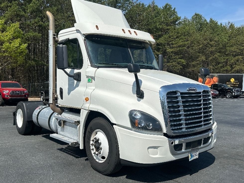 Day Cab Tractor-Heavy Duty Tractors-Freightliner-2019-Cascadia 12542ST-Winston Salem-NC-423,124\n\t\tmiles-$ 30,500 - Image 1