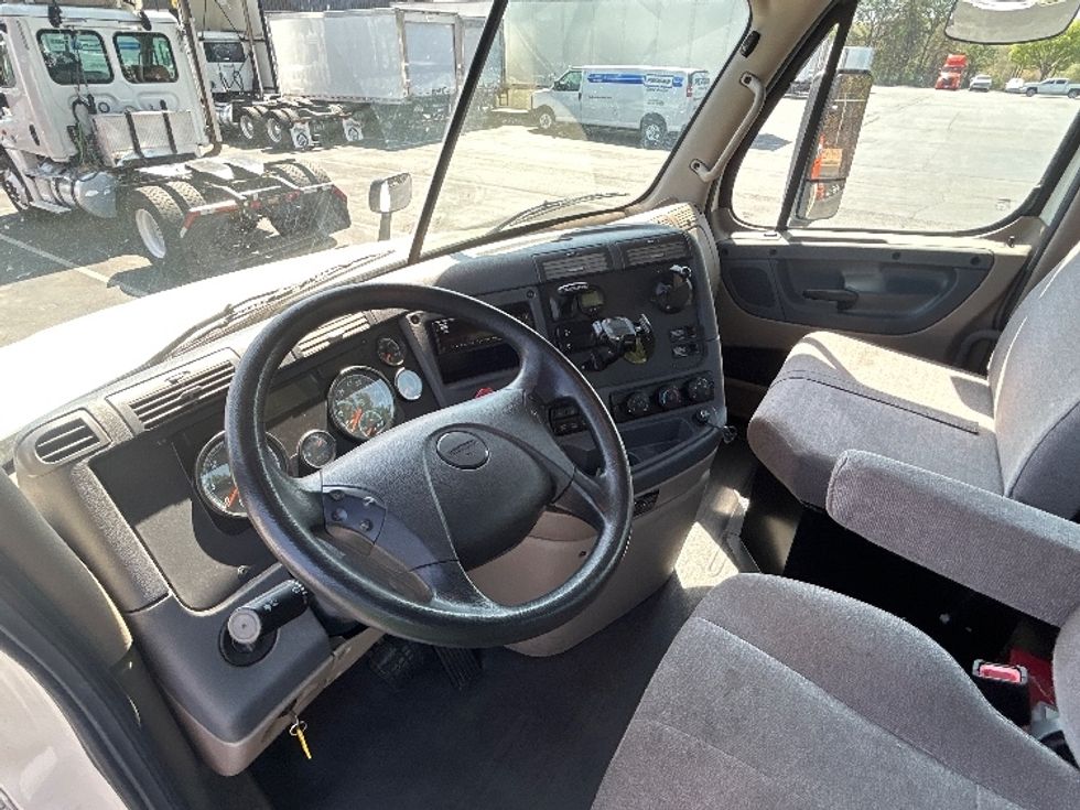 Day Cab Tractor-Heavy Duty Tractors-Freightliner-2019-Cascadia 12542ST-Winston Salem-NC-423,124\n\t\tmiles-$ 30,500 - Image 10