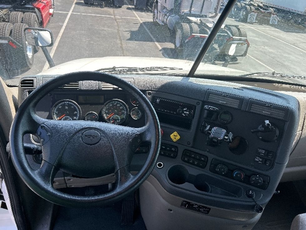 Day Cab Tractor-Heavy Duty Tractors-Freightliner-2019-Cascadia 12542ST-Winston Salem-NC-423,124\n\t\tmiles-$ 30,500 - Image 11