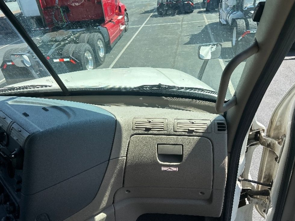 Day Cab Tractor-Heavy Duty Tractors-Freightliner-2019-Cascadia 12542ST-Winston Salem-NC-423,124\n\t\tmiles-$ 30,500 - Image 13