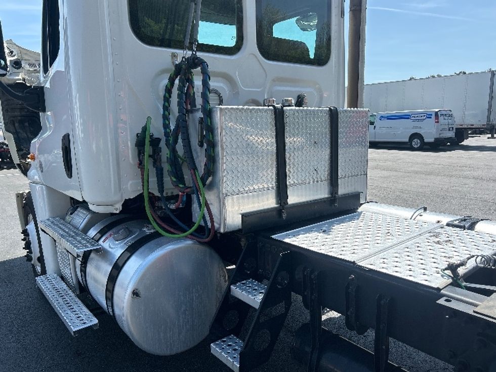 Day Cab Tractor-Heavy Duty Tractors-Freightliner-2019-Cascadia 12542ST-Winston Salem-NC-423,124\n\t\tmiles-$ 30,500 - Image 17