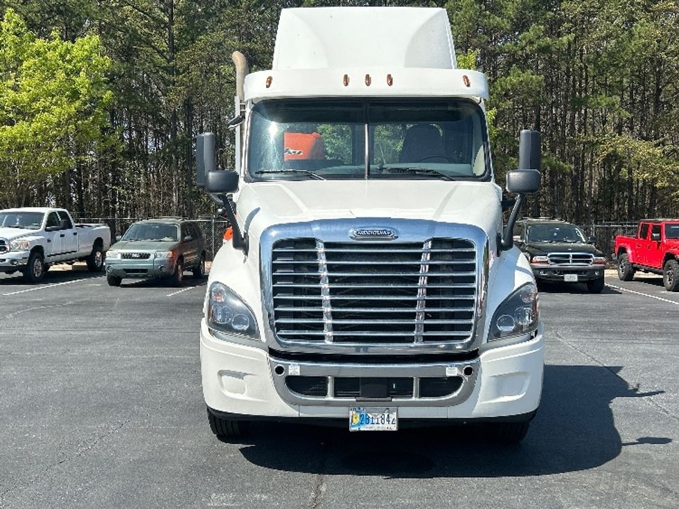 Day Cab Tractor-Heavy Duty Tractors-Freightliner-2019-Cascadia 12542ST-Winston Salem-NC-423,124\n\t\tmiles-$ 30,500 - Image 2