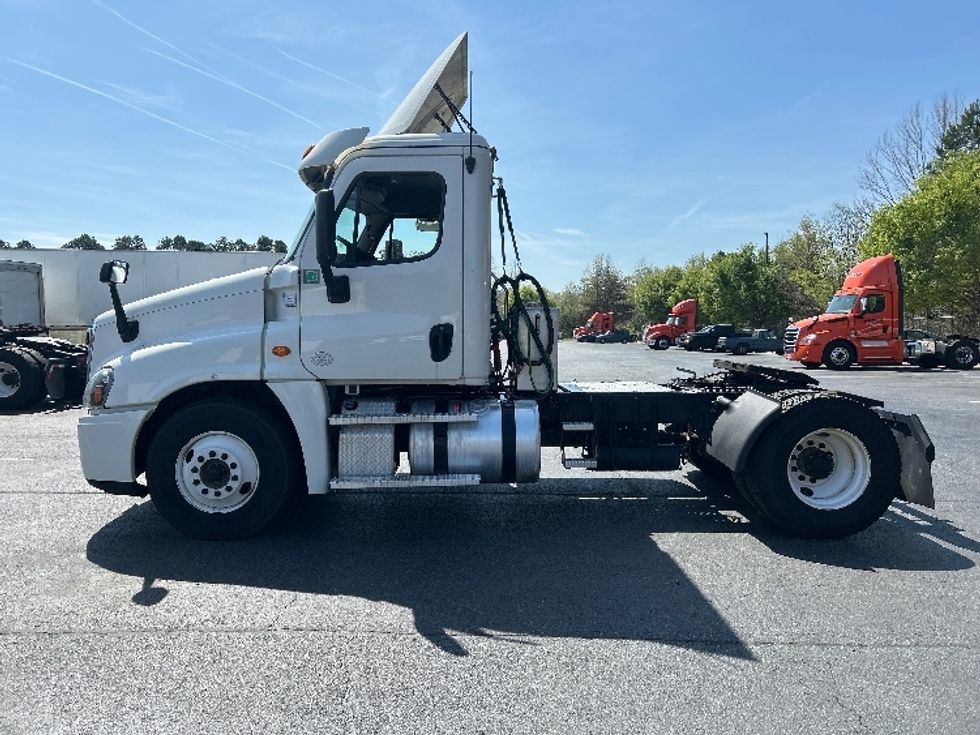 Day Cab Tractor-Heavy Duty Tractors-Freightliner-2019-Cascadia 12542ST-Winston Salem-NC-423,124\n\t\tmiles-$ 30,500 - Image 4