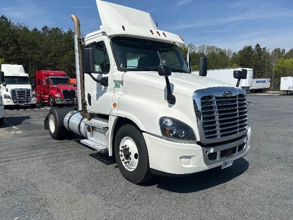 Day Cab Tractor-Heavy Duty Tractors-Freightliner-2019-Cascadia 12542ST-Winston Salem-NC-430,356\n\t\tmiles-$ 30,250 - Image 1