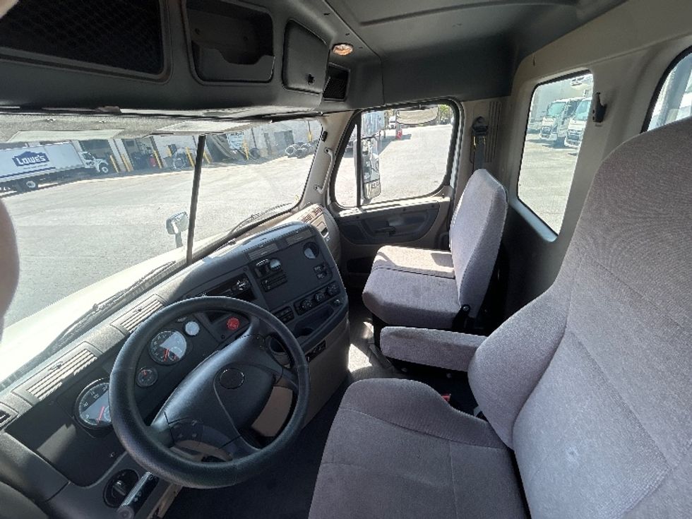 Day Cab Tractor-Heavy Duty Tractors-Freightliner-2019-Cascadia 12542ST-Winston Salem-NC-430,356\n\t\tmiles-$ 30,250 - Image 10