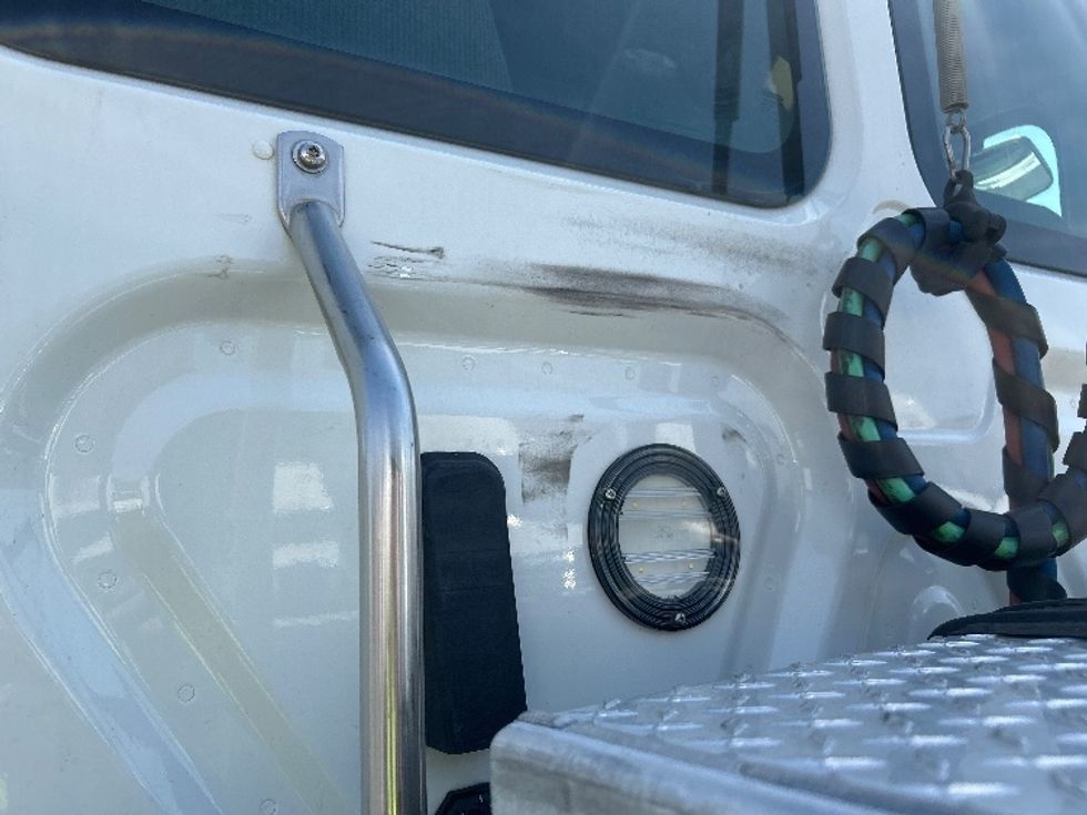 Day Cab Tractor-Heavy Duty Tractors-Freightliner-2019-Cascadia 12542ST-Winston Salem-NC-430,356\n\t\tmiles-$ 30,250 - Image 19