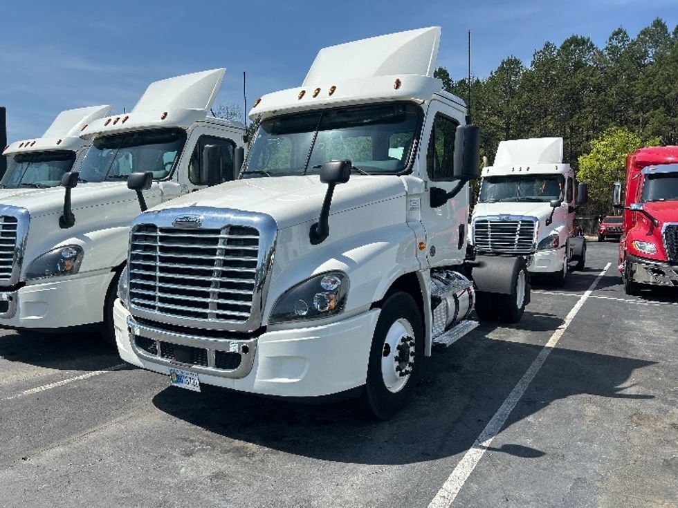 Day Cab Tractor-Heavy Duty Tractors-Freightliner-2019-Cascadia 12542ST-Winston Salem-NC-430,356\n\t\tmiles-$ 30,250 - Image 3