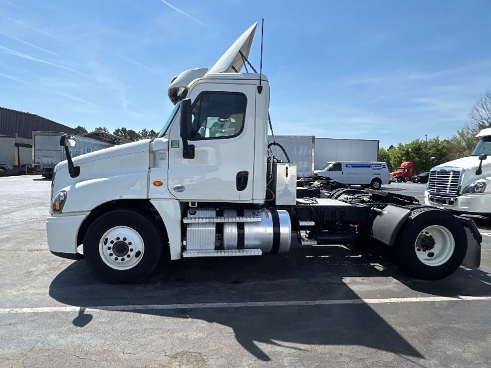 Day Cab Tractor-Heavy Duty Tractors-Freightliner-2019-Cascadia 12542ST-Winston Salem-NC-430,356\n\t\tmiles-$ 30,250 - Image 4